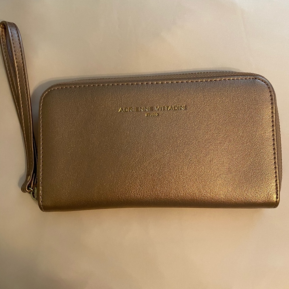 Adrienne Vittadini wallet